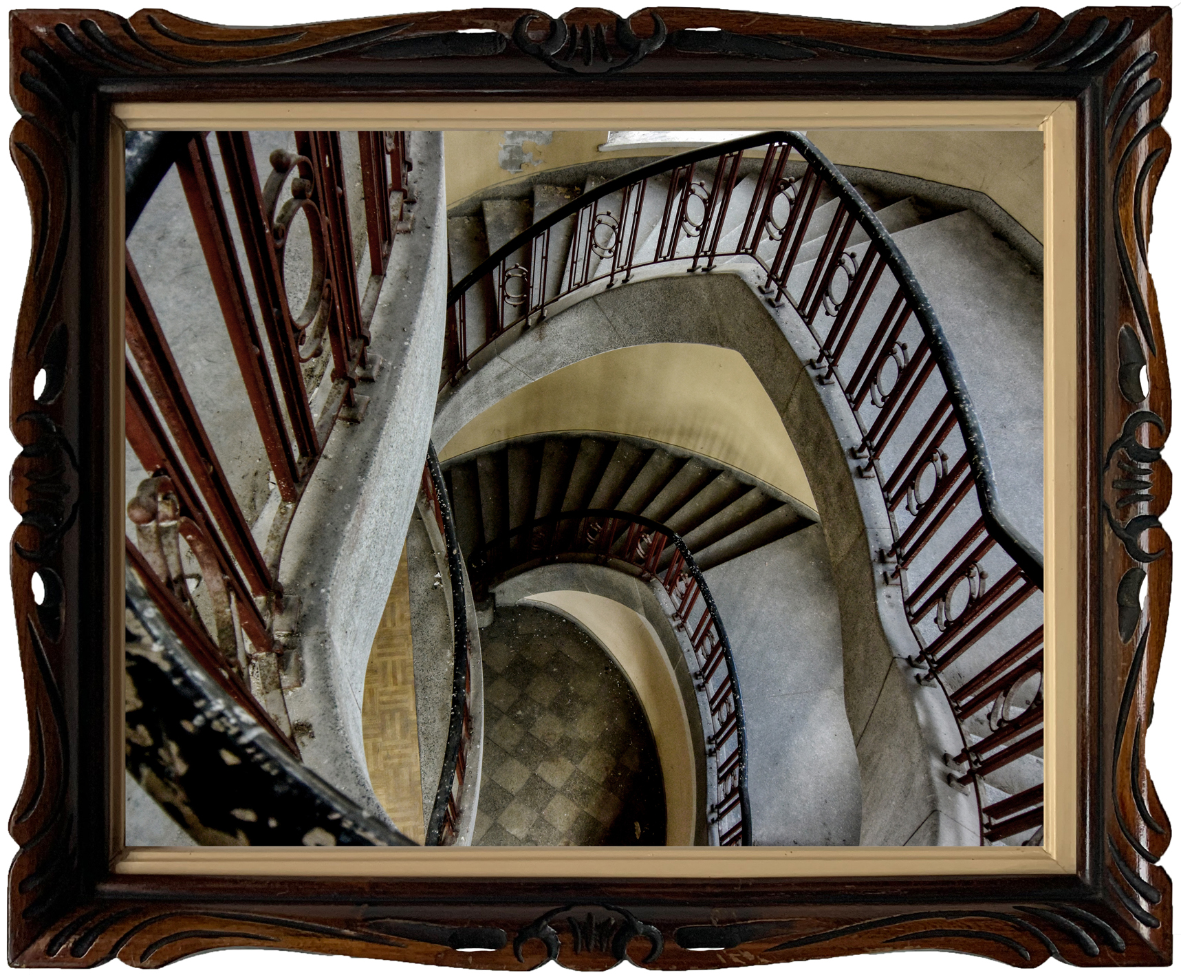 Grootschalig, vervallen militair complex in Wünsdorf, Berlijn, met sporen van zowel Duitse als Russische bezetting door de jaren heen.