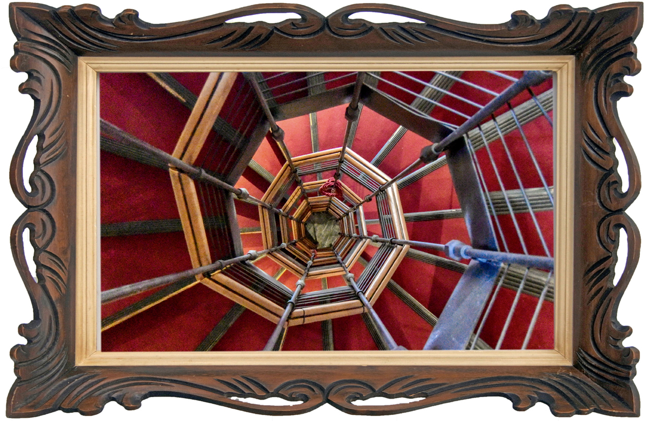 Interieur van een museum met een opvallende, rode trap ontworpen door Franco Albini in Genua.