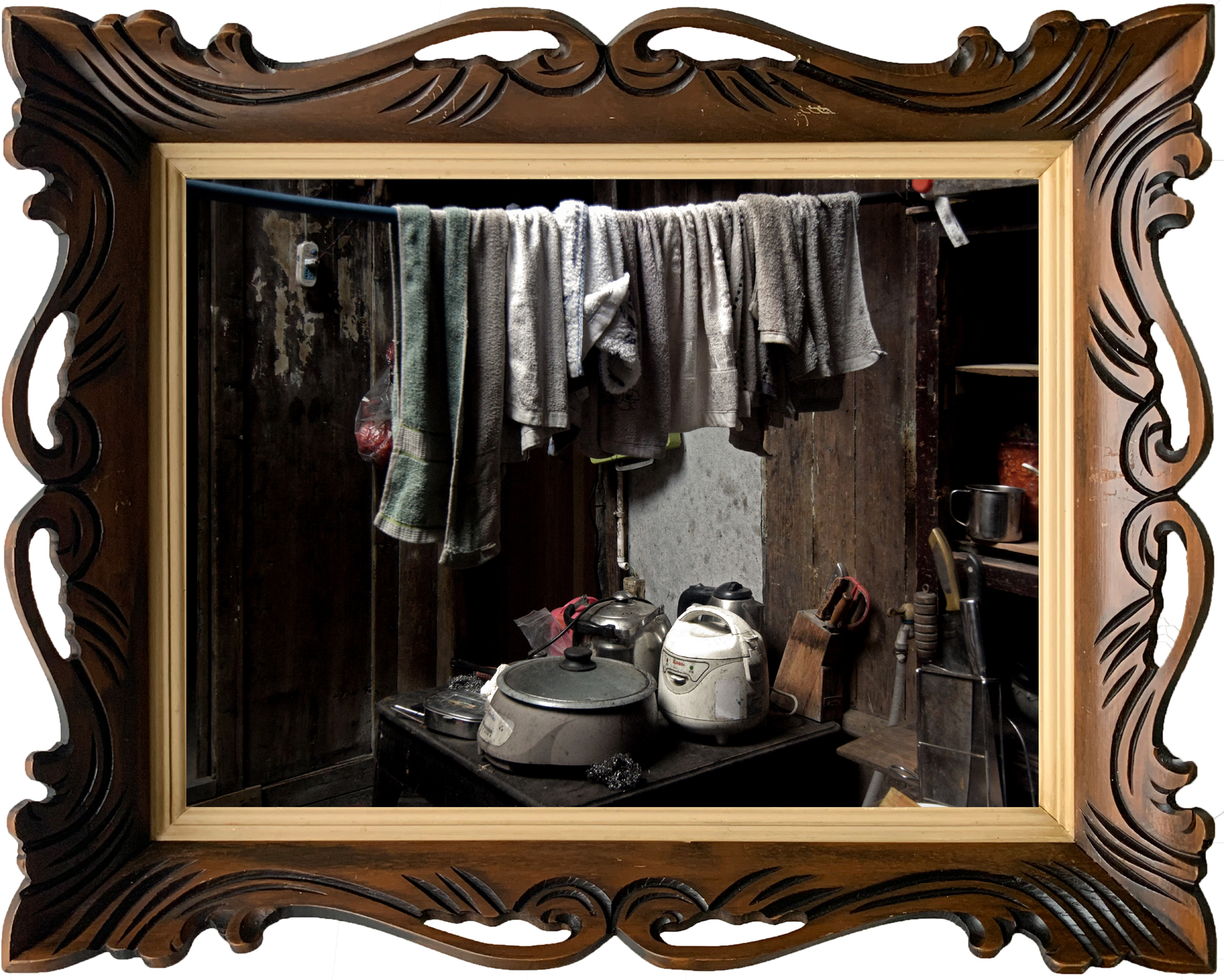 Oude stads-interieur met vervallen gebouwen en weinig mensen, Hongjiang, China.