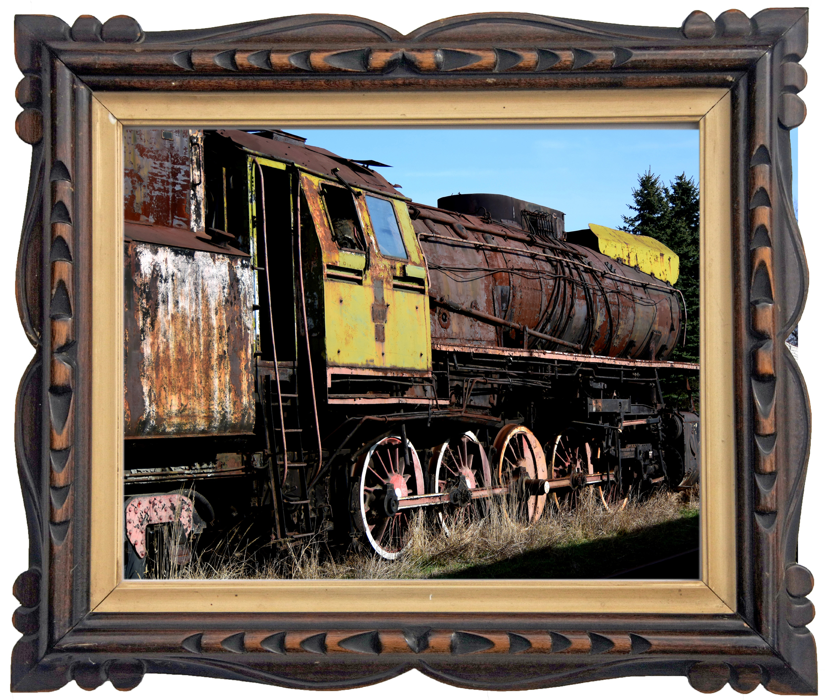 Interieur van een verlaten locomotief-loods met roestende spoorwegonderdelen en zichtbaar verval.